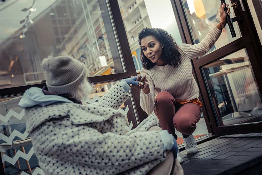 Woman Being Kind To A Homeless Person-The Importance Of Random Acts Of Kindness For Long-Term Sobriety